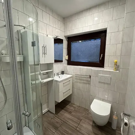 Schoene 2 Mit Wlan Direkt An Der Autobahn Апартаменты Ахим